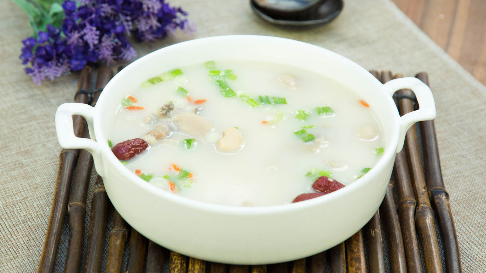 老妈雪豆蹄花汤